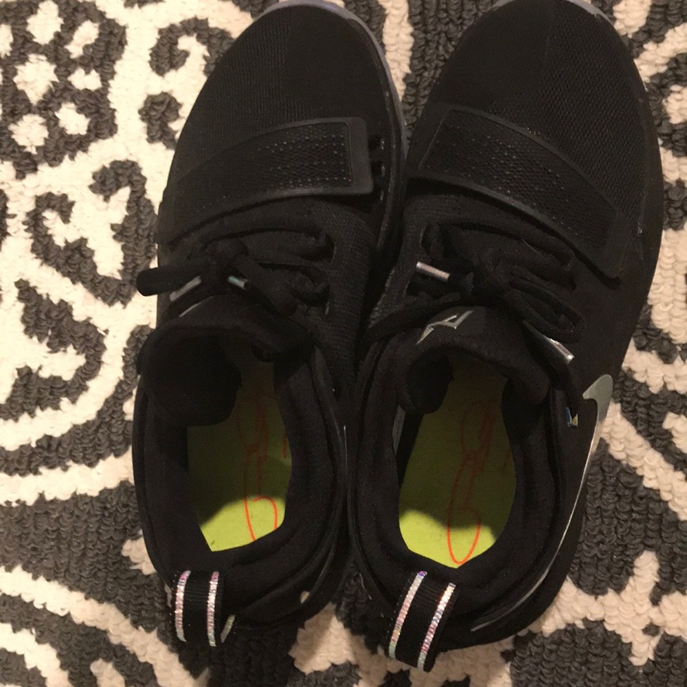 Paul George nike sneakers